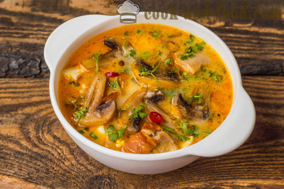 Se pregătește feluri de mâncare neobișnuite: supa cu mazare si ciuperci - retete video de la domiciliu