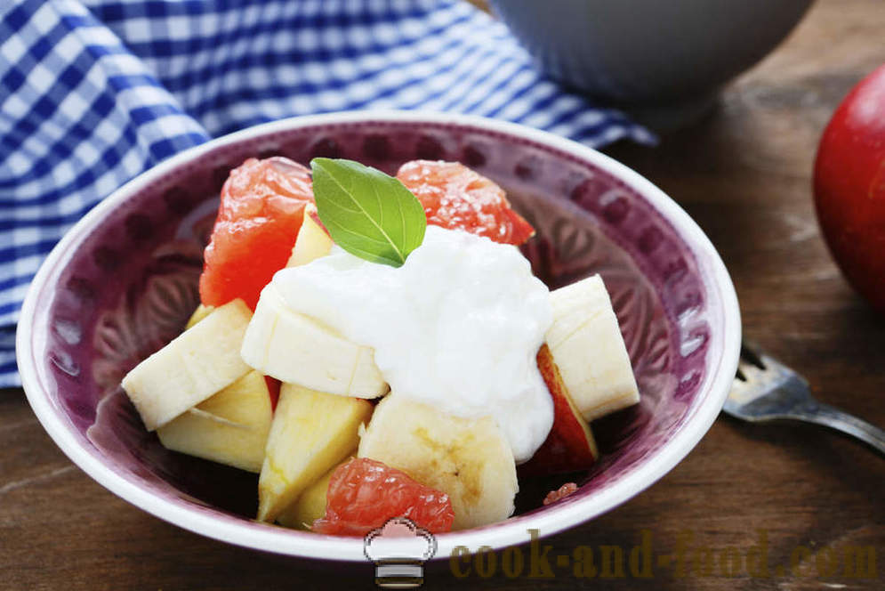 Mic dejun excelent: salata de fructe cu iaurt